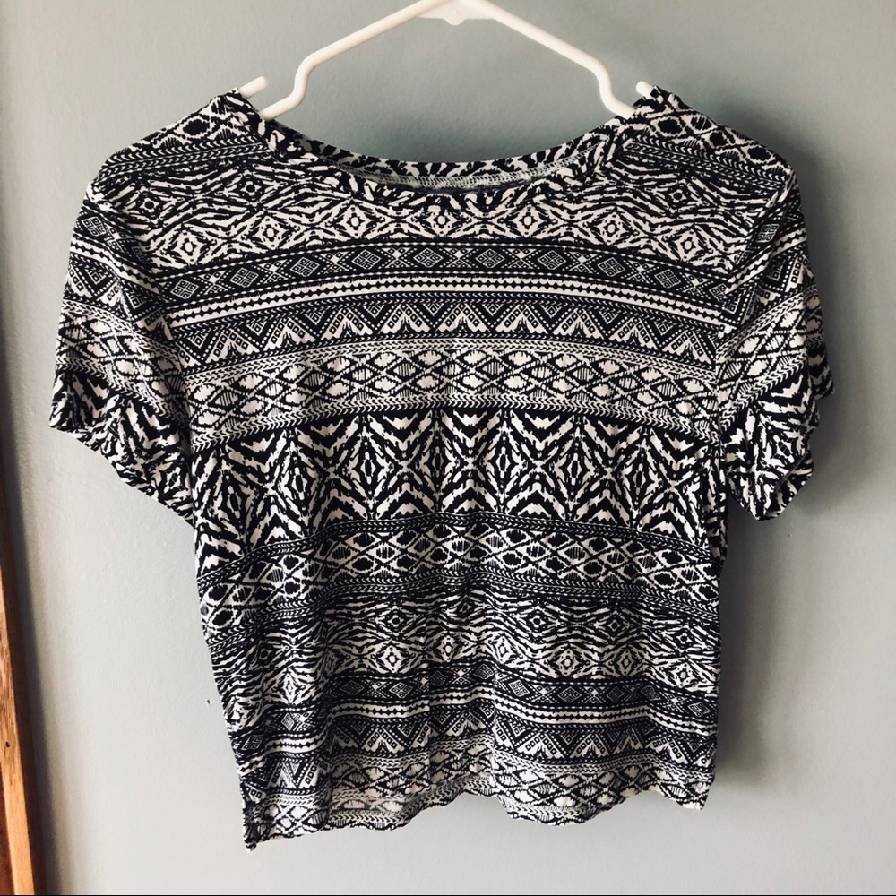American Eagle cropped printed tee